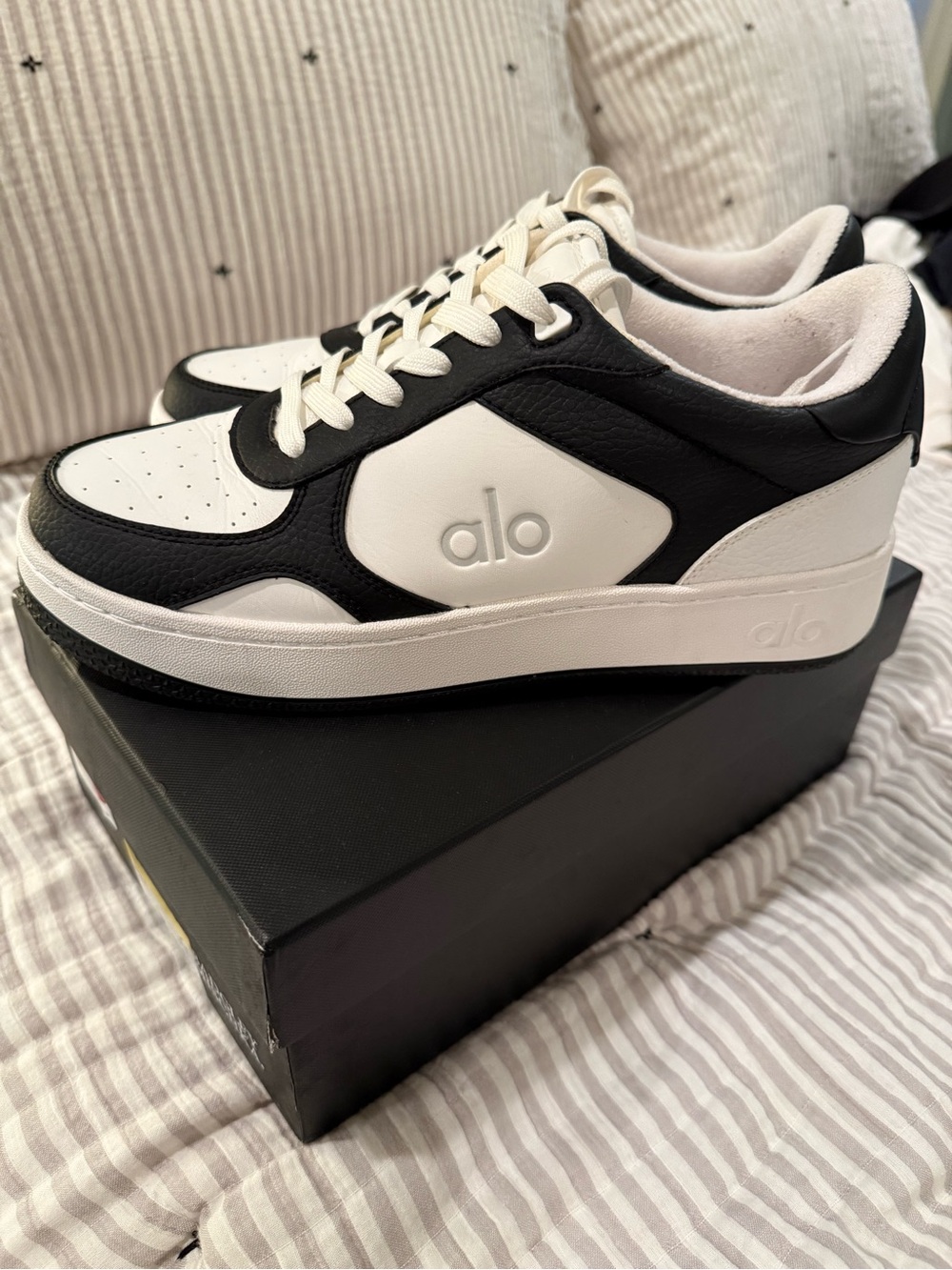 Alo Recovery Mode Sneaker EUC - Picture 6 of 9